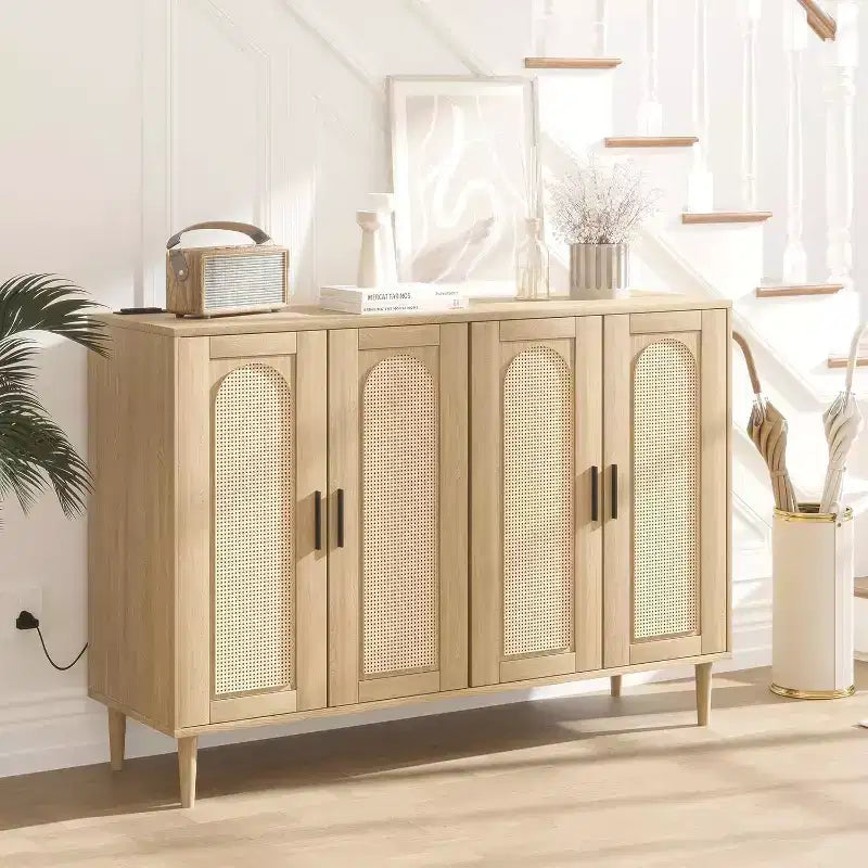 Bahut en rotin avec prise électrique, Meuble de rangement style bohème, Meuble de rangement 4 portes pour salle à manger et salon