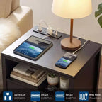 Table de chevet noire avec station de charge, 2 tiroirs et étagère ouverte, table de chevet moderne en bois avec poignées métalliques pour chambre à coucher/salon/bureau
