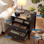 Table de chevet noire avec station de charge, 2 tiroirs et étagère ouverte, table de chevet moderne en bois avec poignées métalliques pour chambre à coucher/salon/bureau
