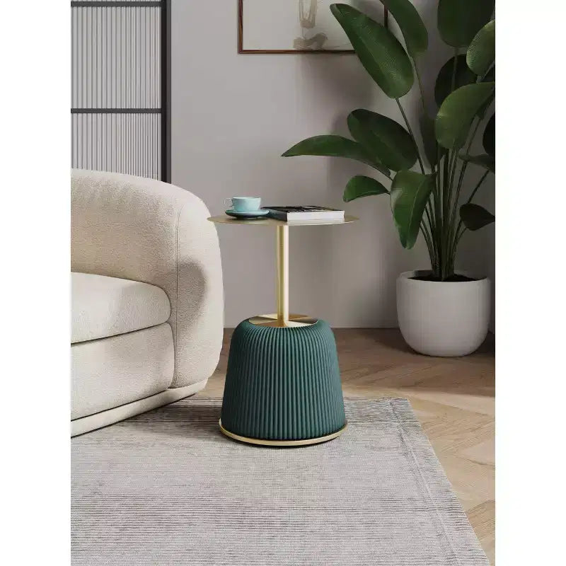 Bout de canapé moderne en similicuir avec plateau doré