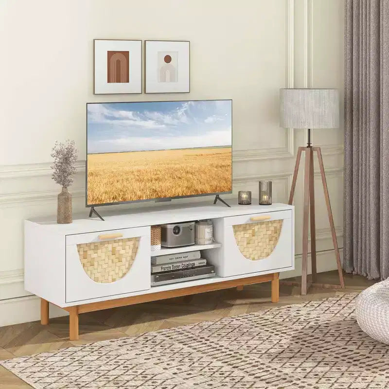 Meuble TV pour téléviseurs jusqu'à 55 pouces avec 2 tiroirs, façades en bambou tressé et pieds en bois massif, blanc