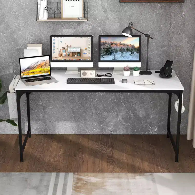 Bureau d'ordinateur moderne avec station de charge, pochette de rangement et crochet pour casque, blanc