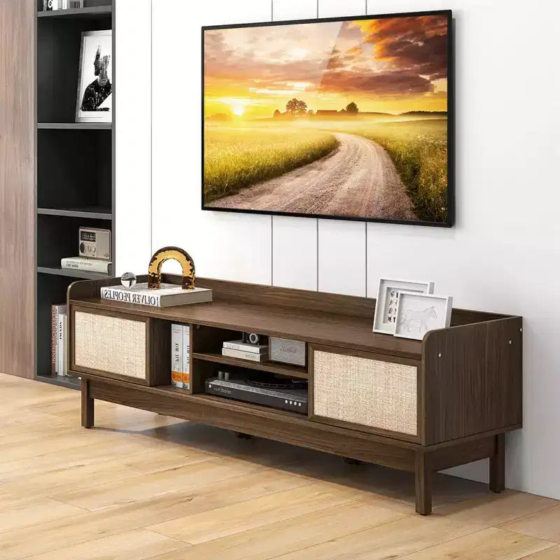 Meuble TV en bois avec rangement, étagère réglable et portes coulissantes tressées, Noyer